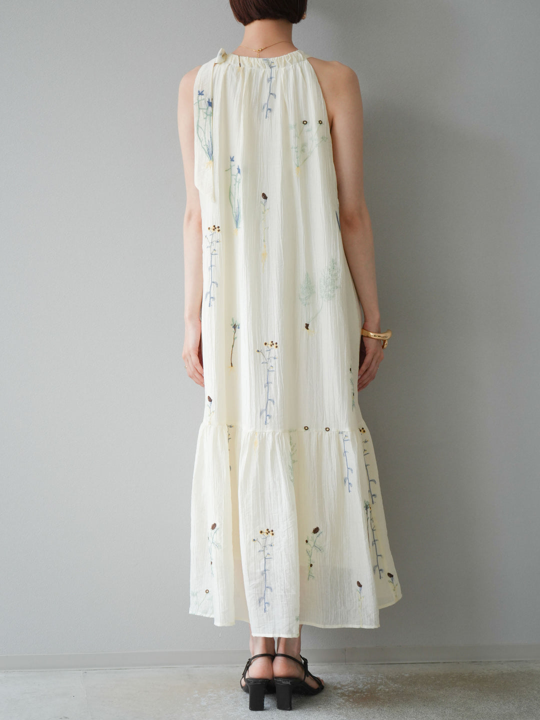 [予約]フラワー刺繍ホルターワンピース/アイボリー