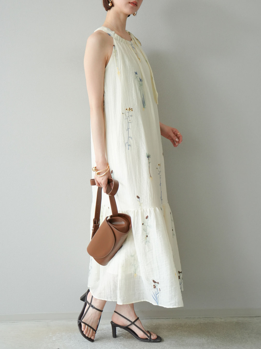 [予約]フラワー刺繍ホルターワンピース/アイボリー