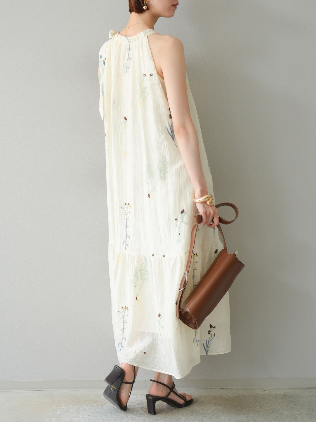 [予約]フラワー刺繍ホルターワンピース/アイボリー