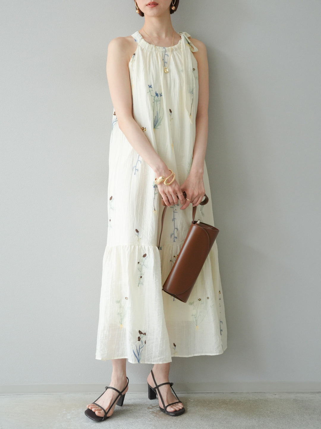 [予約]フラワー刺繍ホルターワンピース/アイボリー