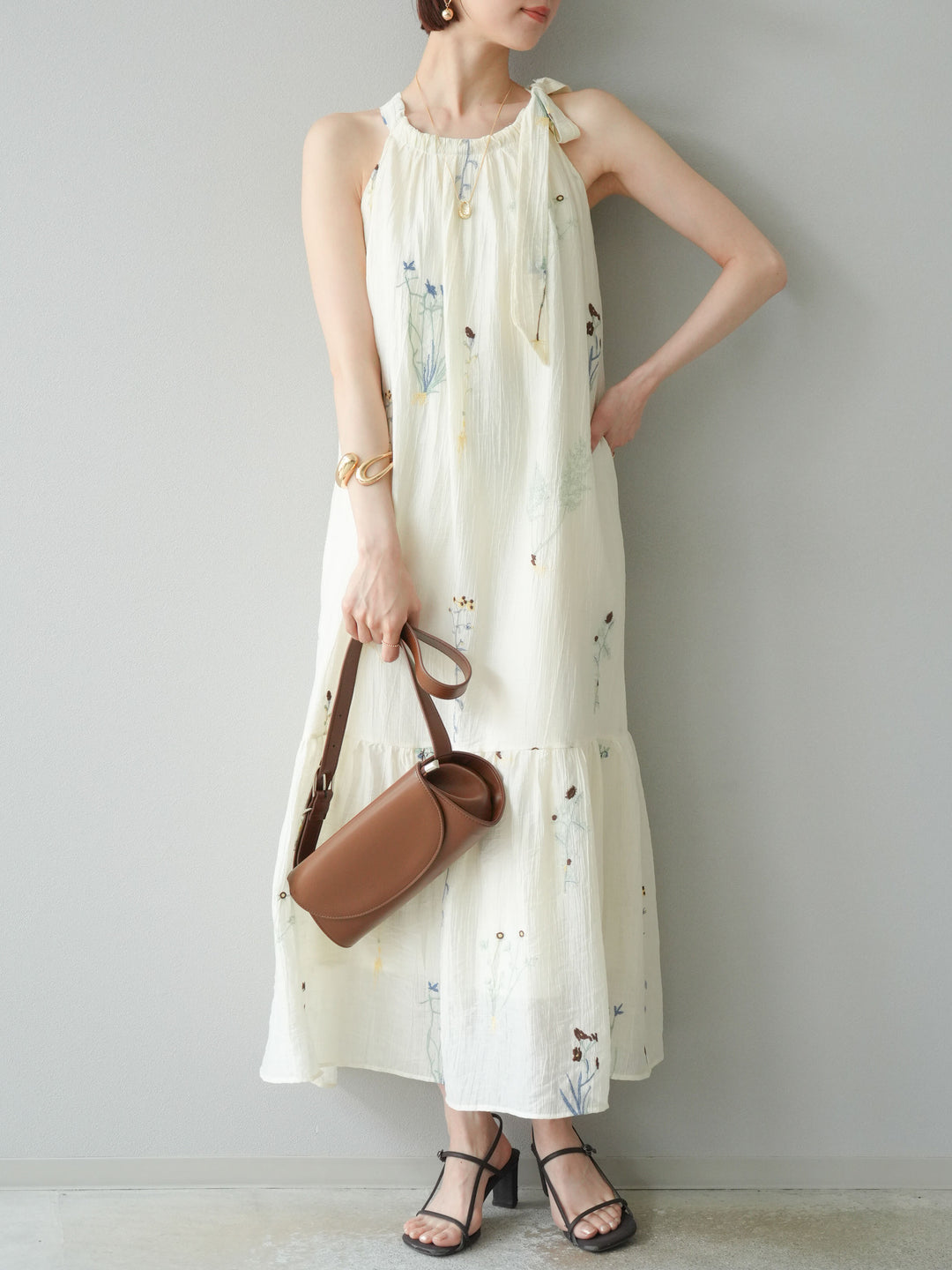 [予約]フラワー刺繍ホルターワンピース/アイボリー