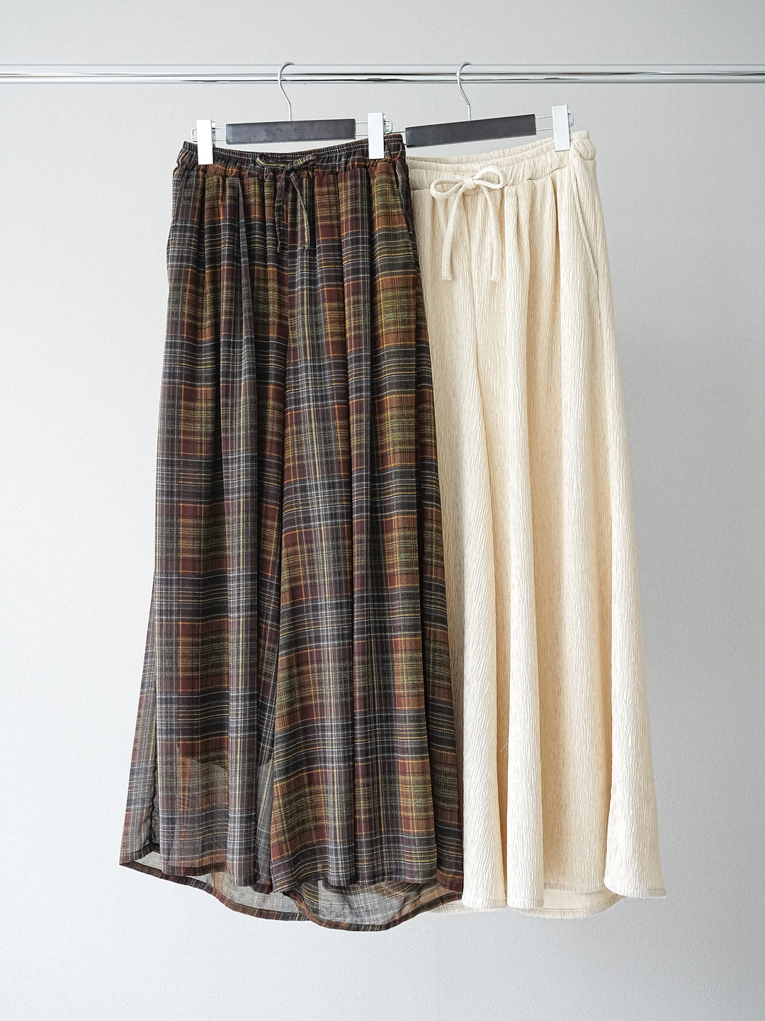 [SET] 透明格紋寬鬆褲 + 柳色寬鬆褲 (2 套)