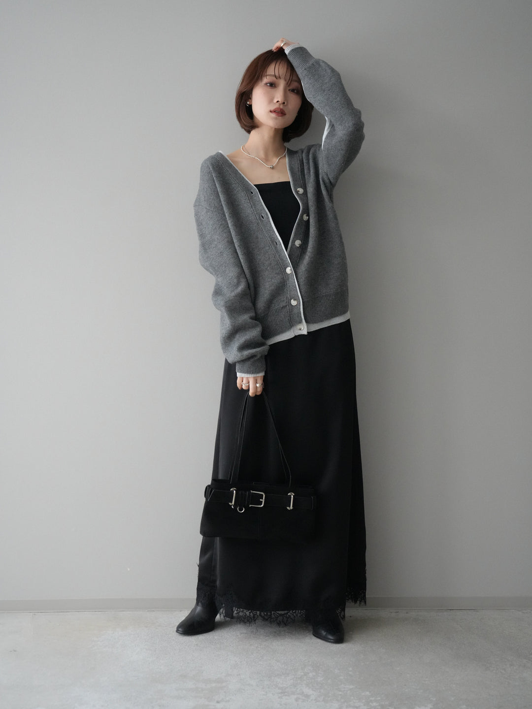 [予約]裾レースサテンナロースカート/black