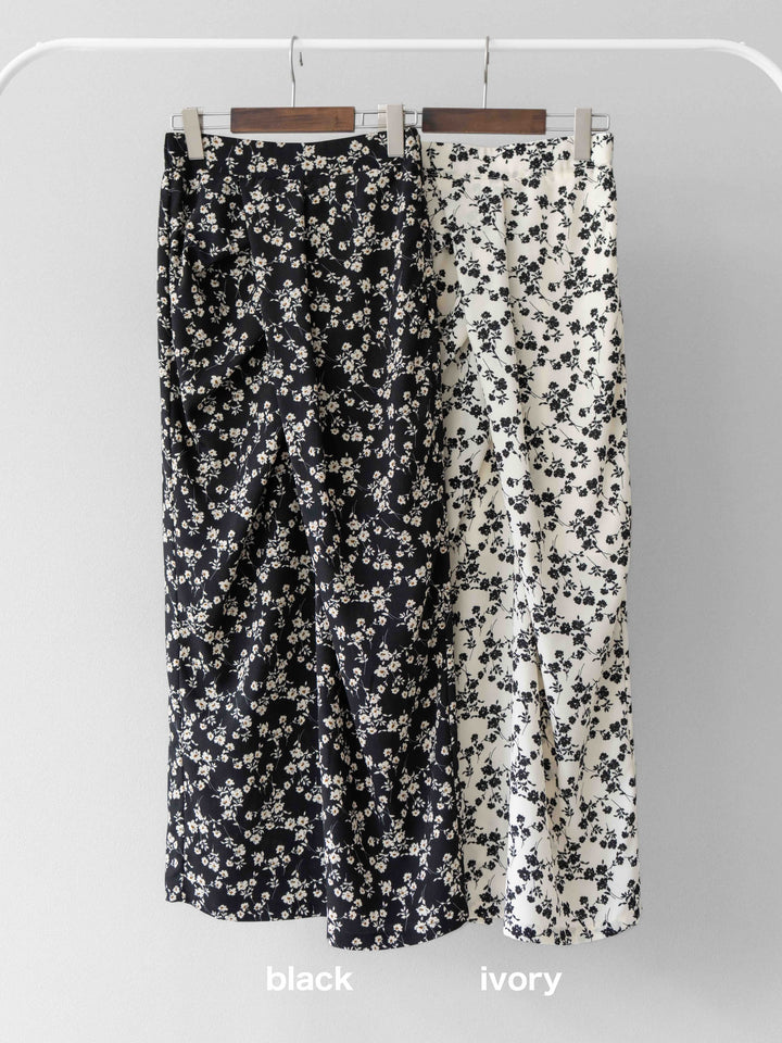 [SET]フラワープリントフレンチスリーブブラウス+フラワープリントタックIラインスカート(2set)