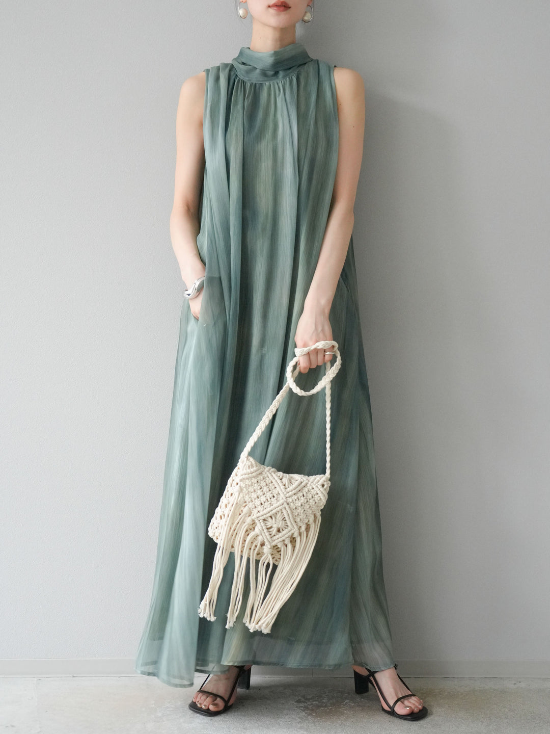 [預購] 精緻圖案掛脖透視洋裝/綠色