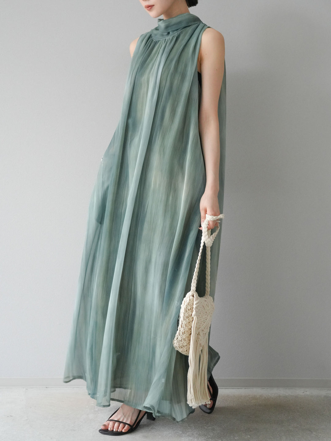 [預購] 精緻圖案掛脖透視洋裝/綠色