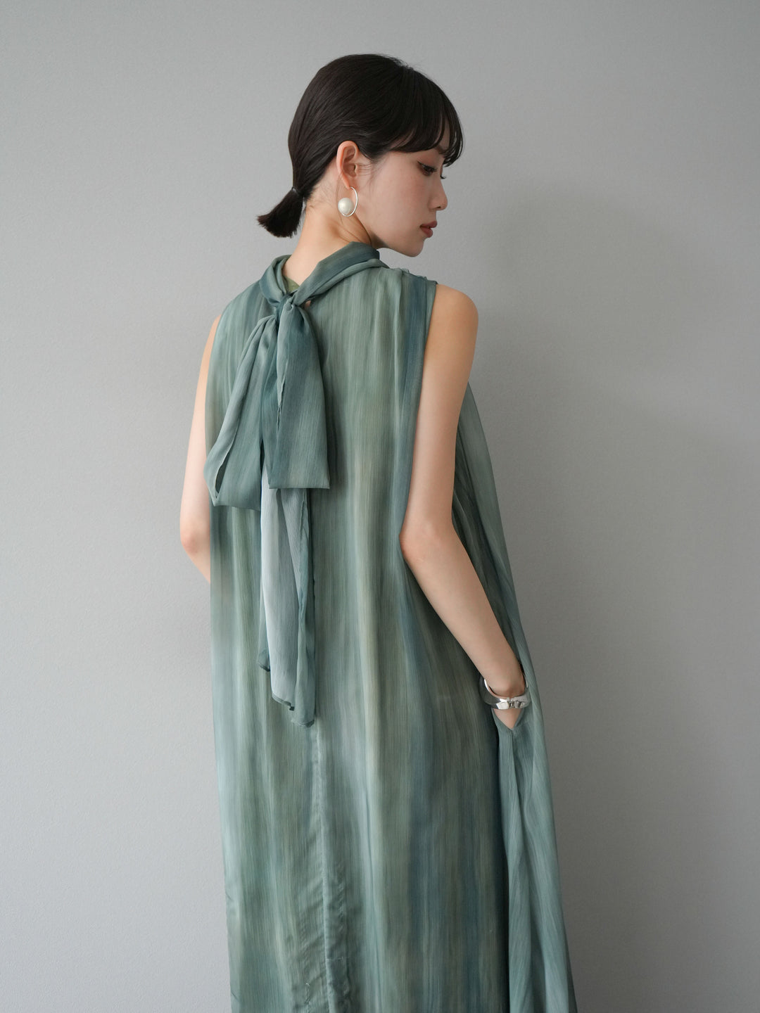 [預購] 精緻圖案掛脖透視洋裝/綠色