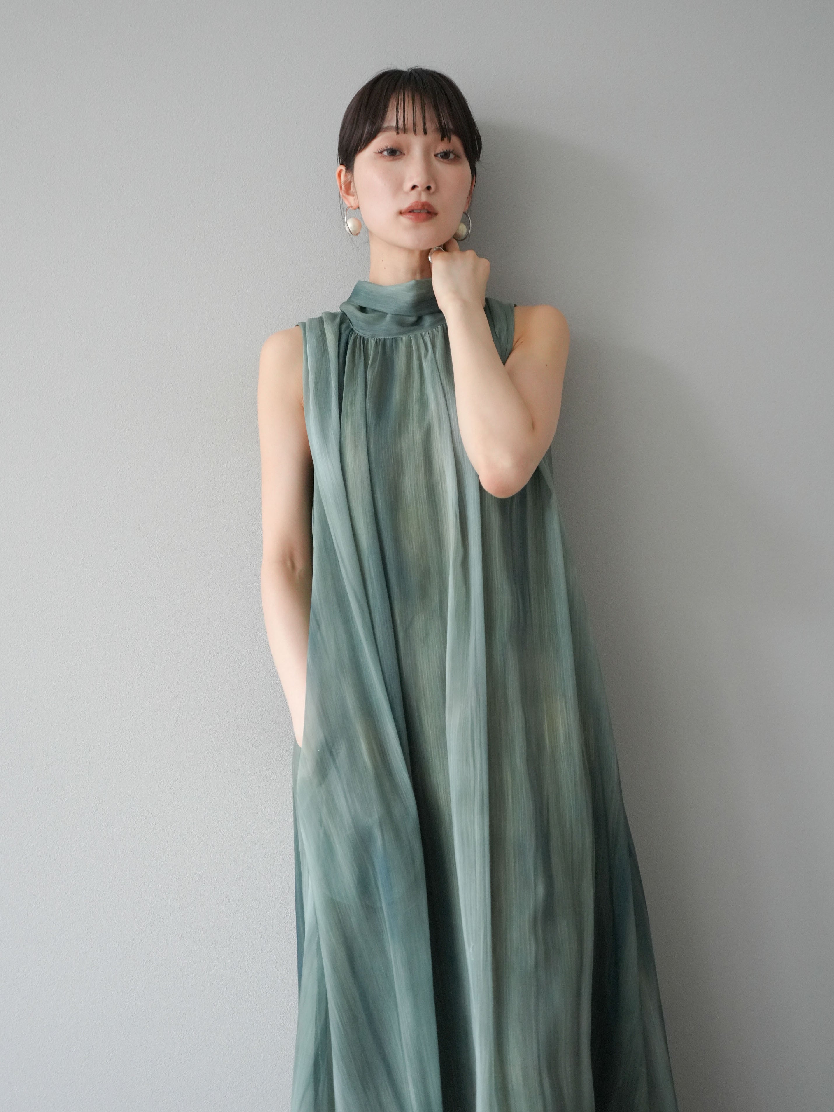 SET]ニュアンス柄ホルターネックシアーワンピース+選べるアクセセット