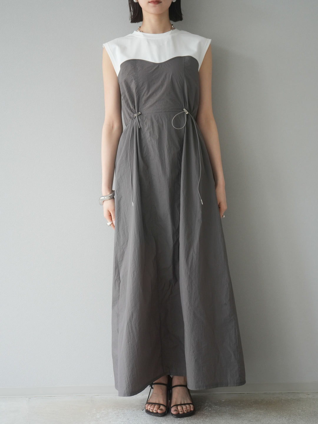 [予約]カットドッキングナイロンワンピース/モカ