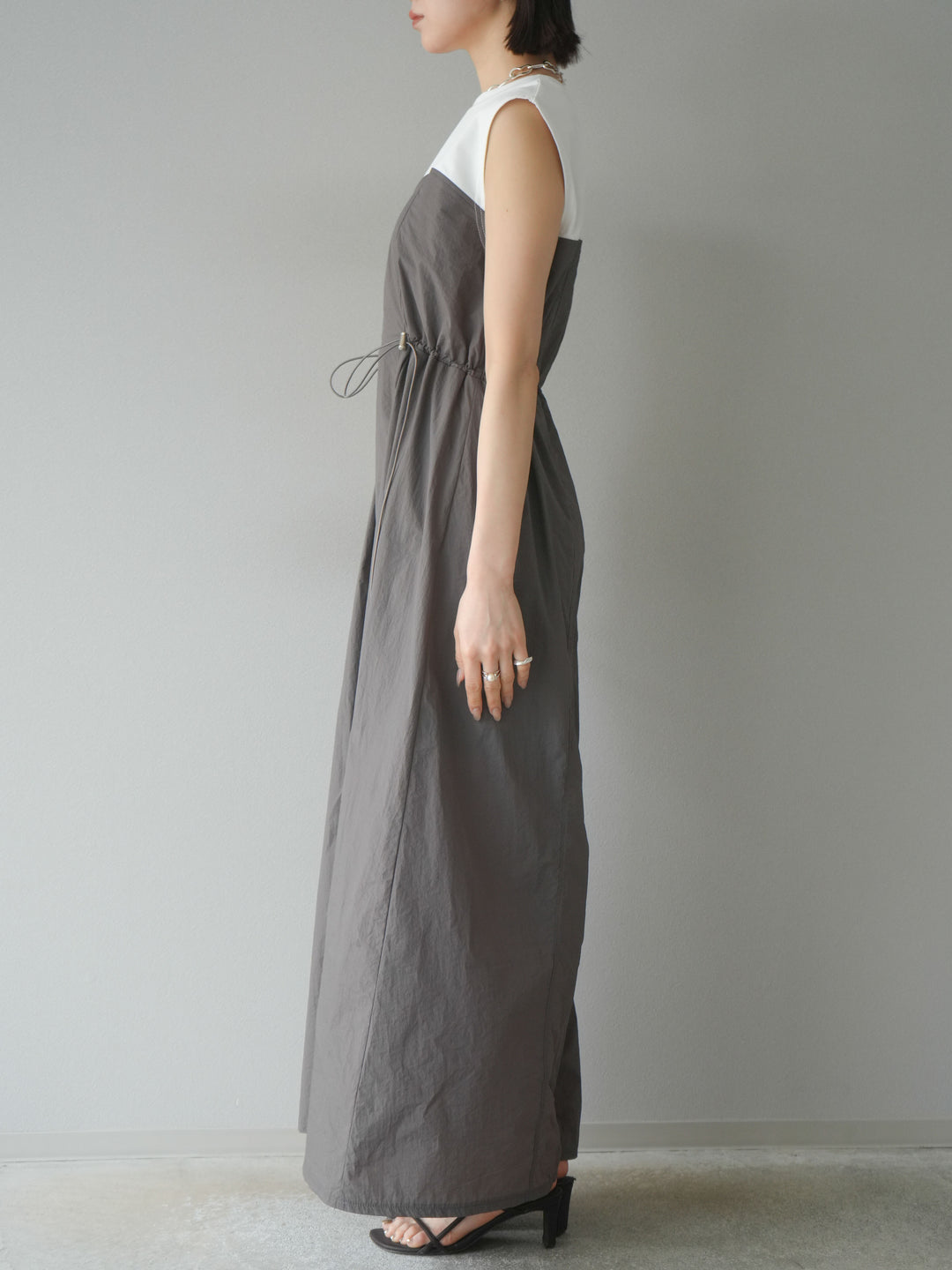 [予約]カットドッキングナイロンワンピース/モカ