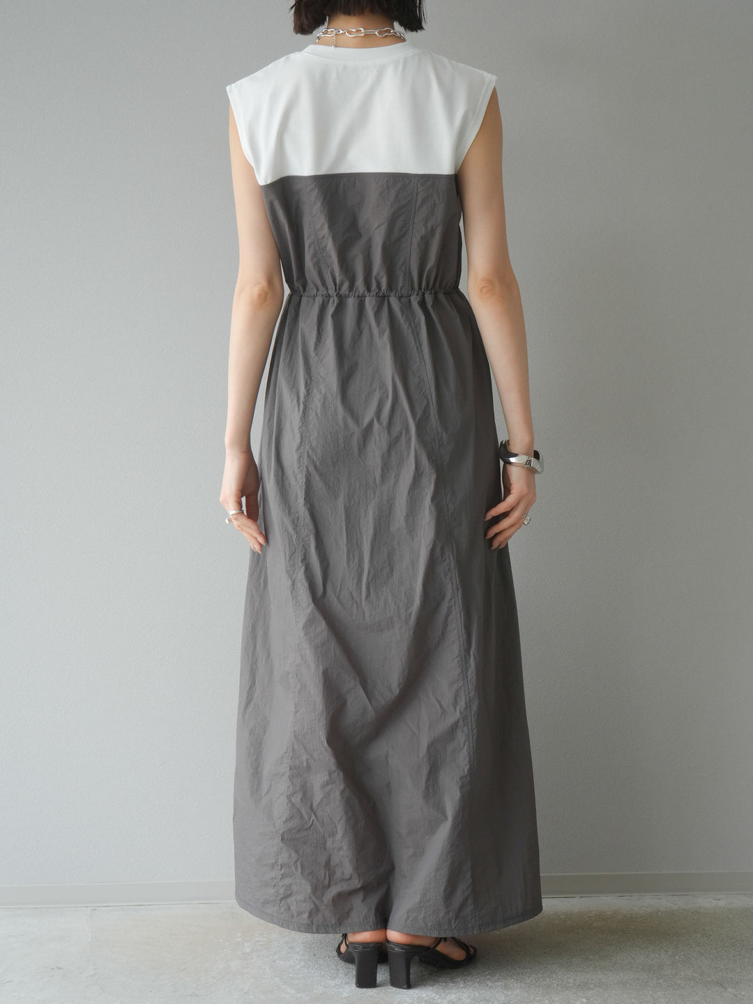 [予約]カットドッキングナイロンワンピース/モカ