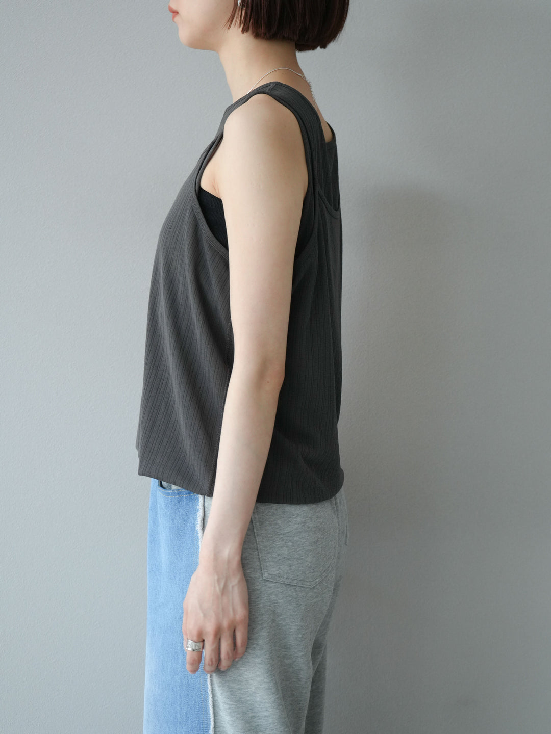 [預訂] Ice Touch 2WAY Design 吊帶背心/炭灰色