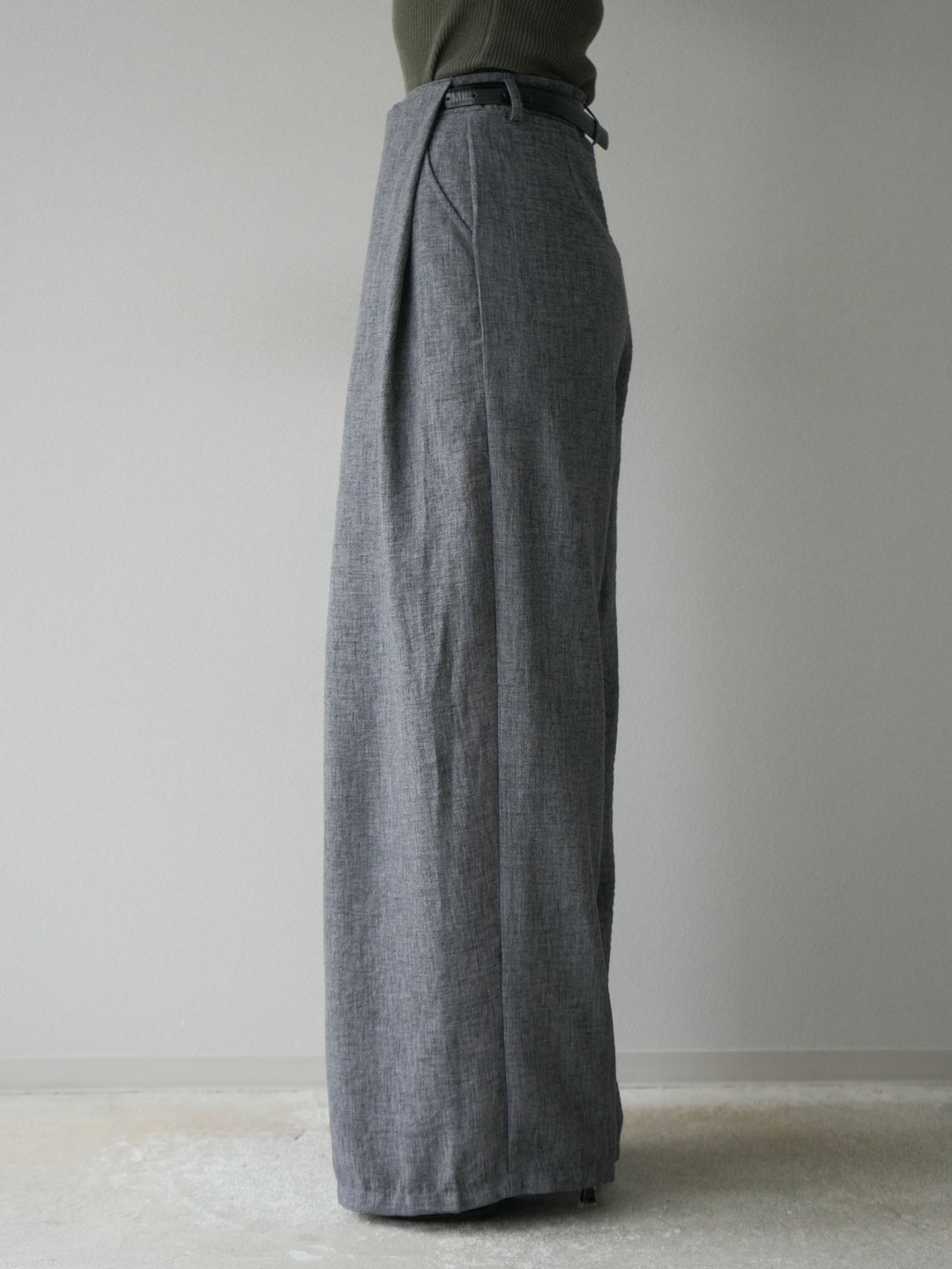 [予約]リネンライクベルト付タックループワイドパンツ/ブラック