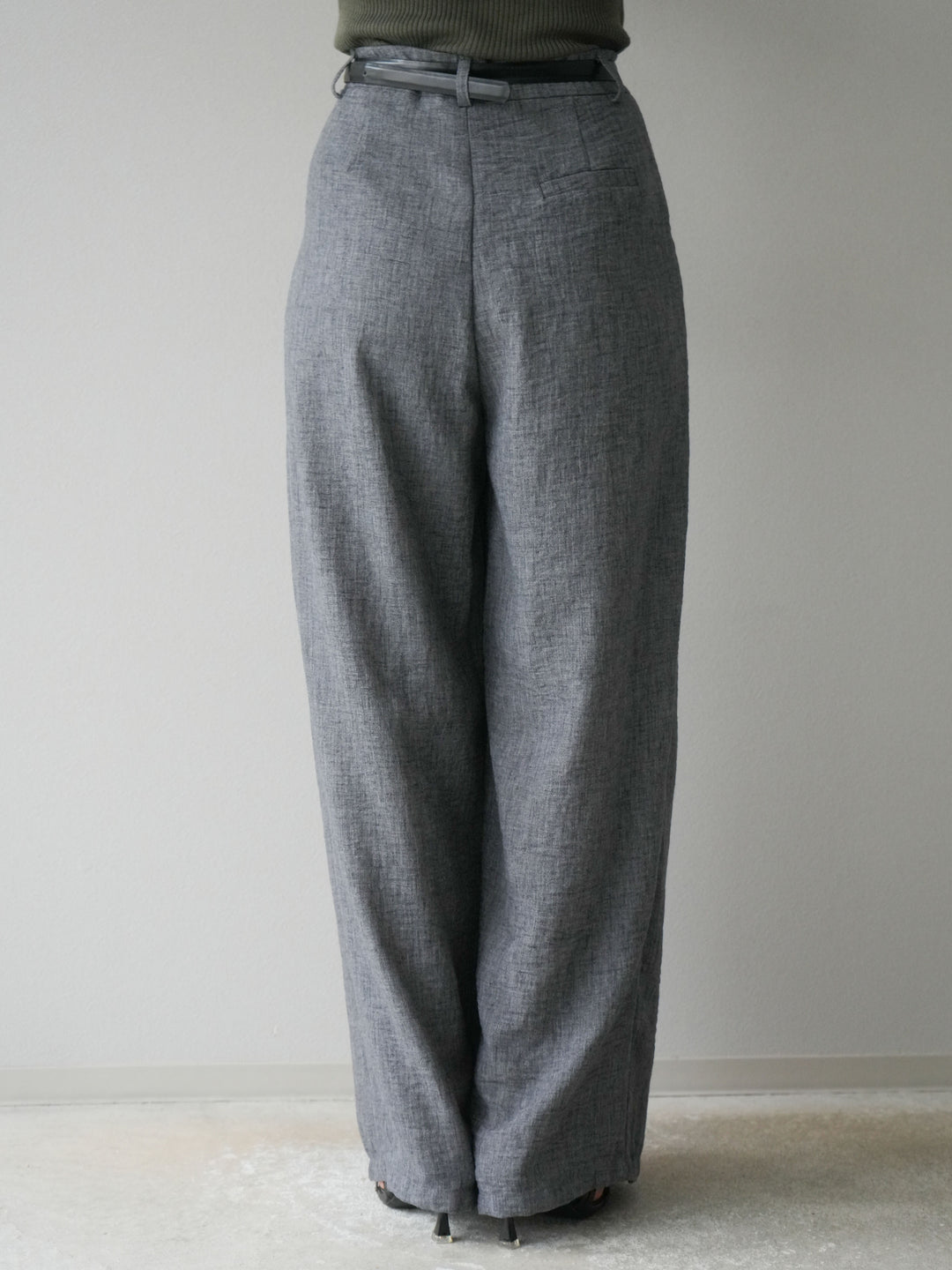 [予約]リネンライクベルト付タックループワイドパンツ/ブラック