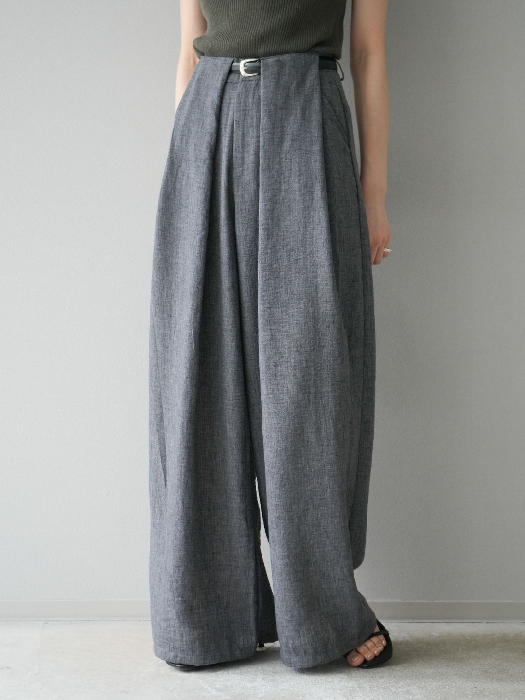 [予約]リネンライクベルト付タックループワイドパンツ/ブラック