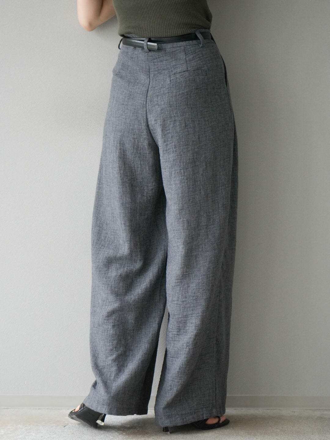 [予約]リネンライクベルト付タックループワイドパンツ/ブラック