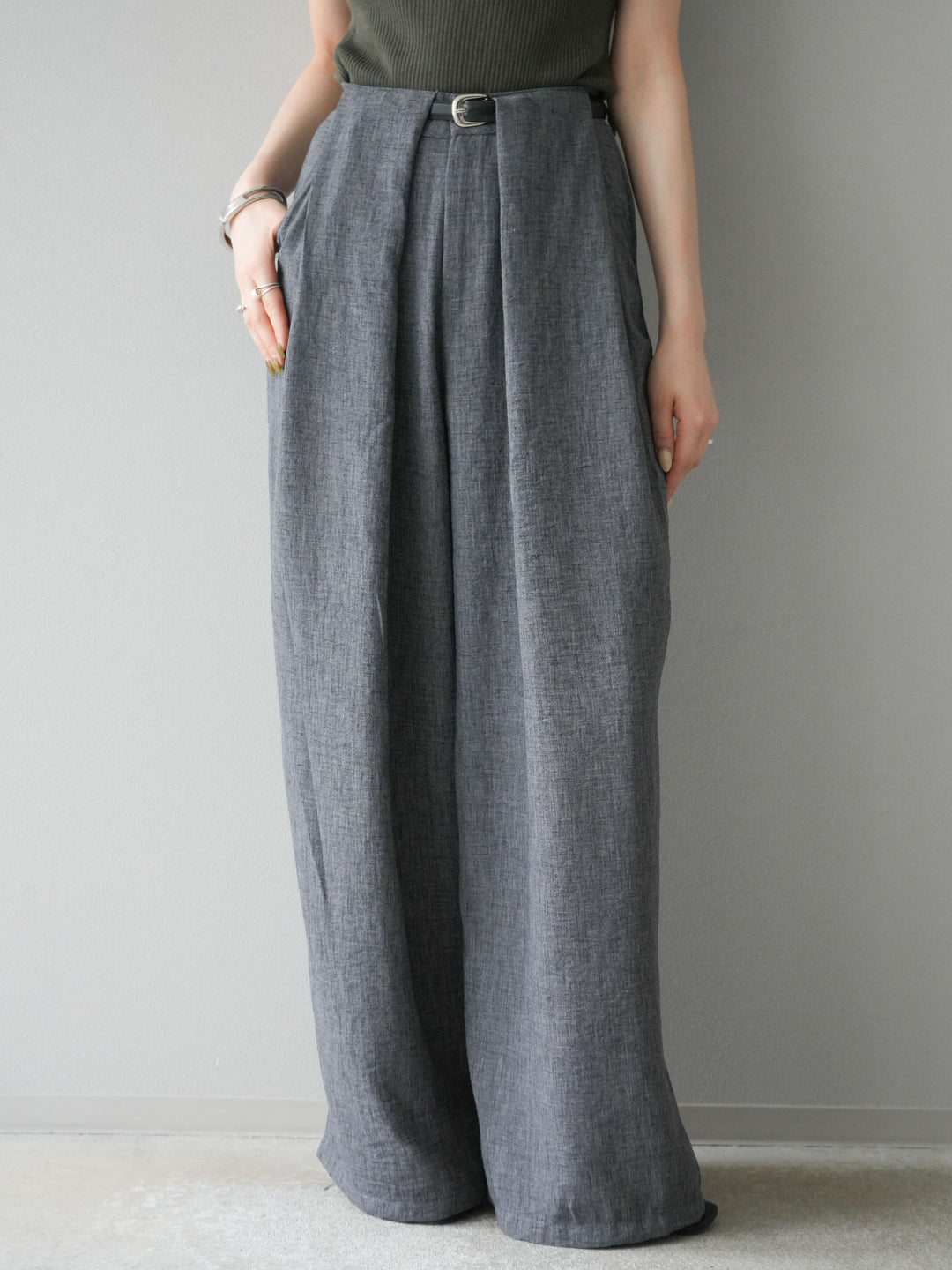 [予約]リネンライクベルト付タックループワイドパンツ/ブラック