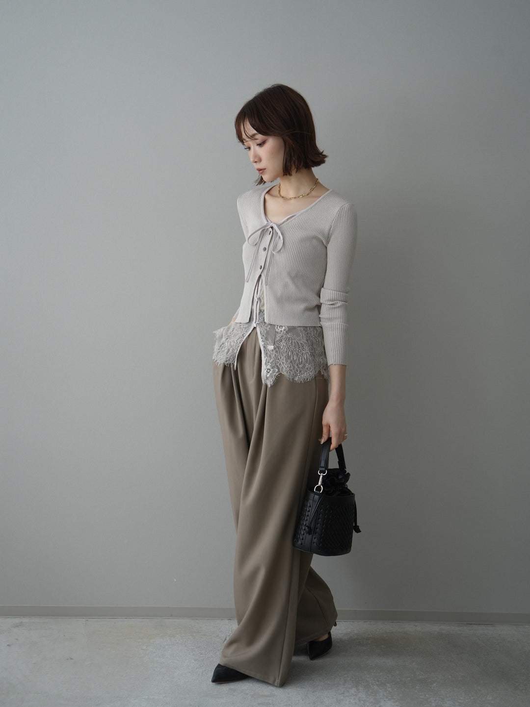 [SET]フロントリボン裾レースリブニットトップス+ベルト付キーホルダーモチーフワイドパンツ(2set)