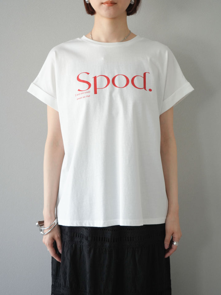 [予約]ドライタッチコットンバックラウンドヘムロゴTシャツ/オフ×レッド