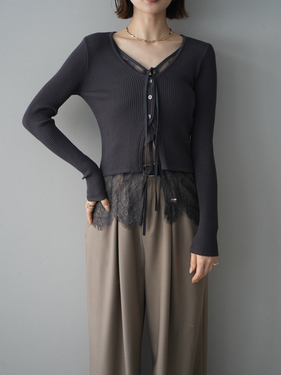 [SET]フロントリボン裾レースリブニットトップス+ベルト付キーホルダーモチーフワイドパンツ(2set)