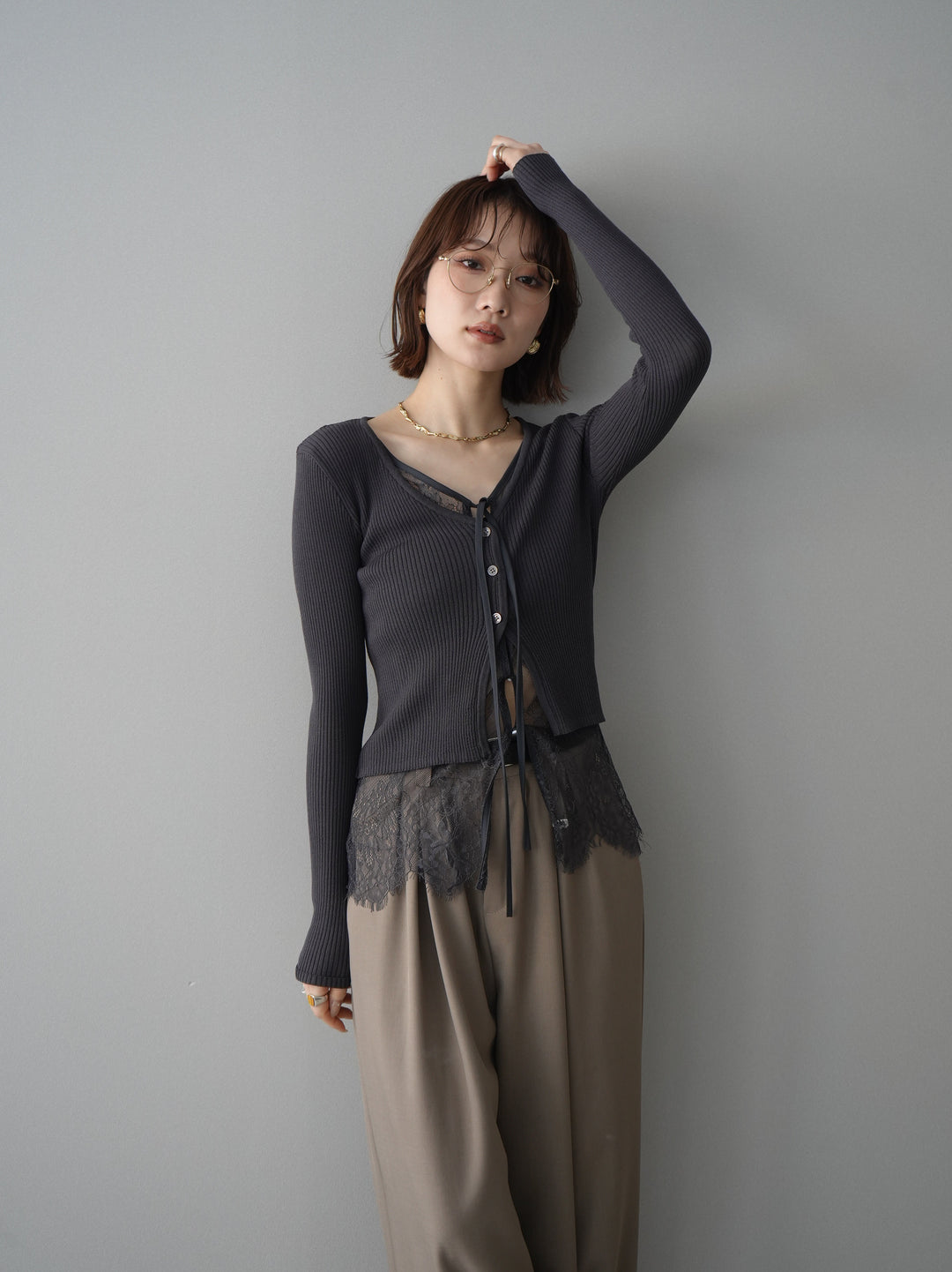 [予約]フロントリボン裾レースリブニットトップス/charcoal