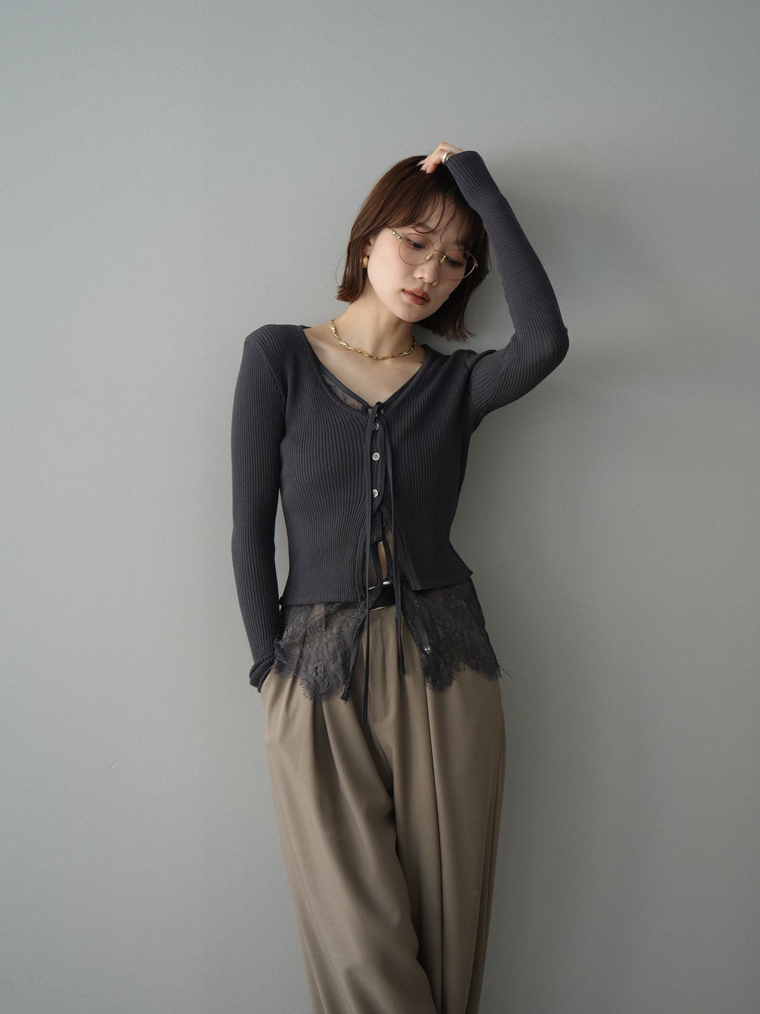 [予約]フロントリボン裾レースリブニットトップス/charcoal