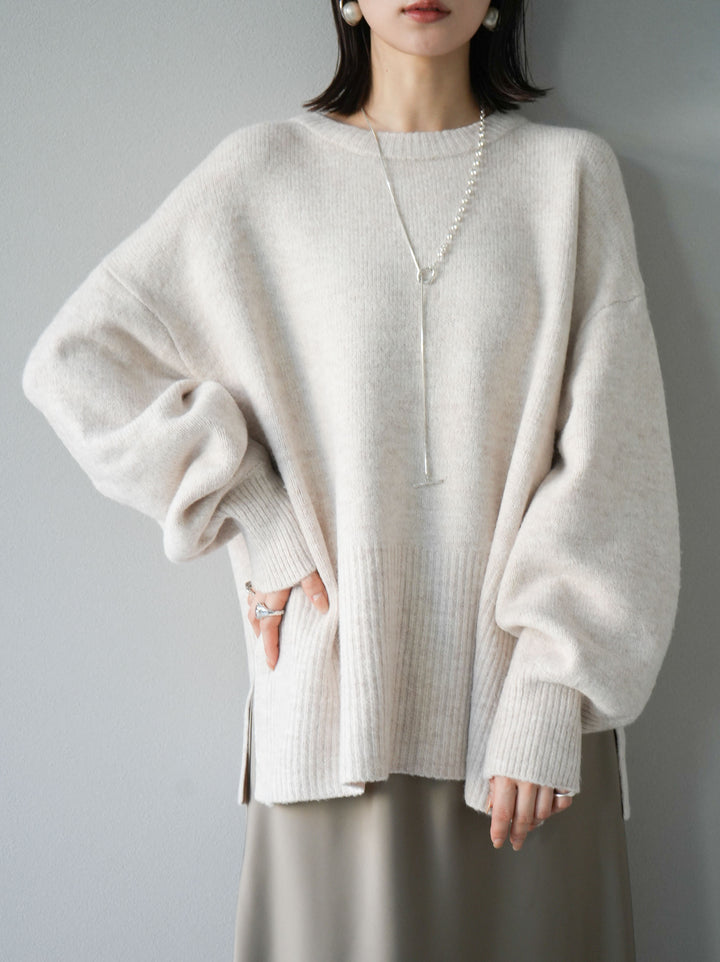 [予約]サイドスリットクルーネックニットプルオーバー/オートミール