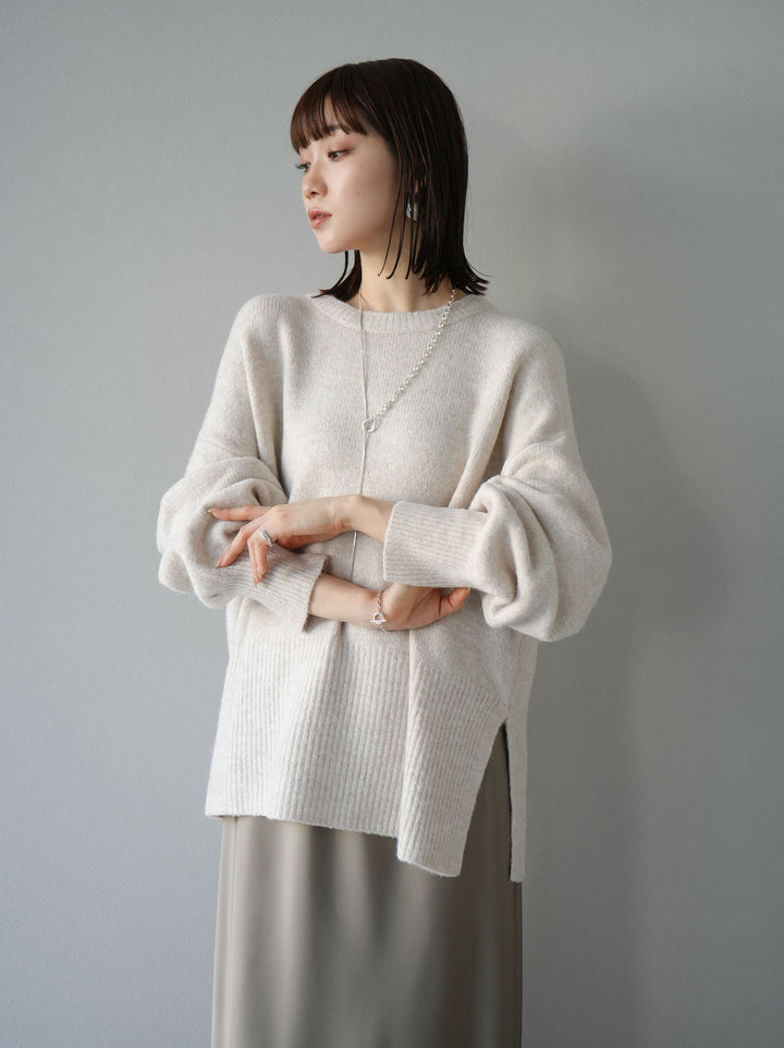 [予約]サイドスリットクルーネックニットプルオーバー/オートミール