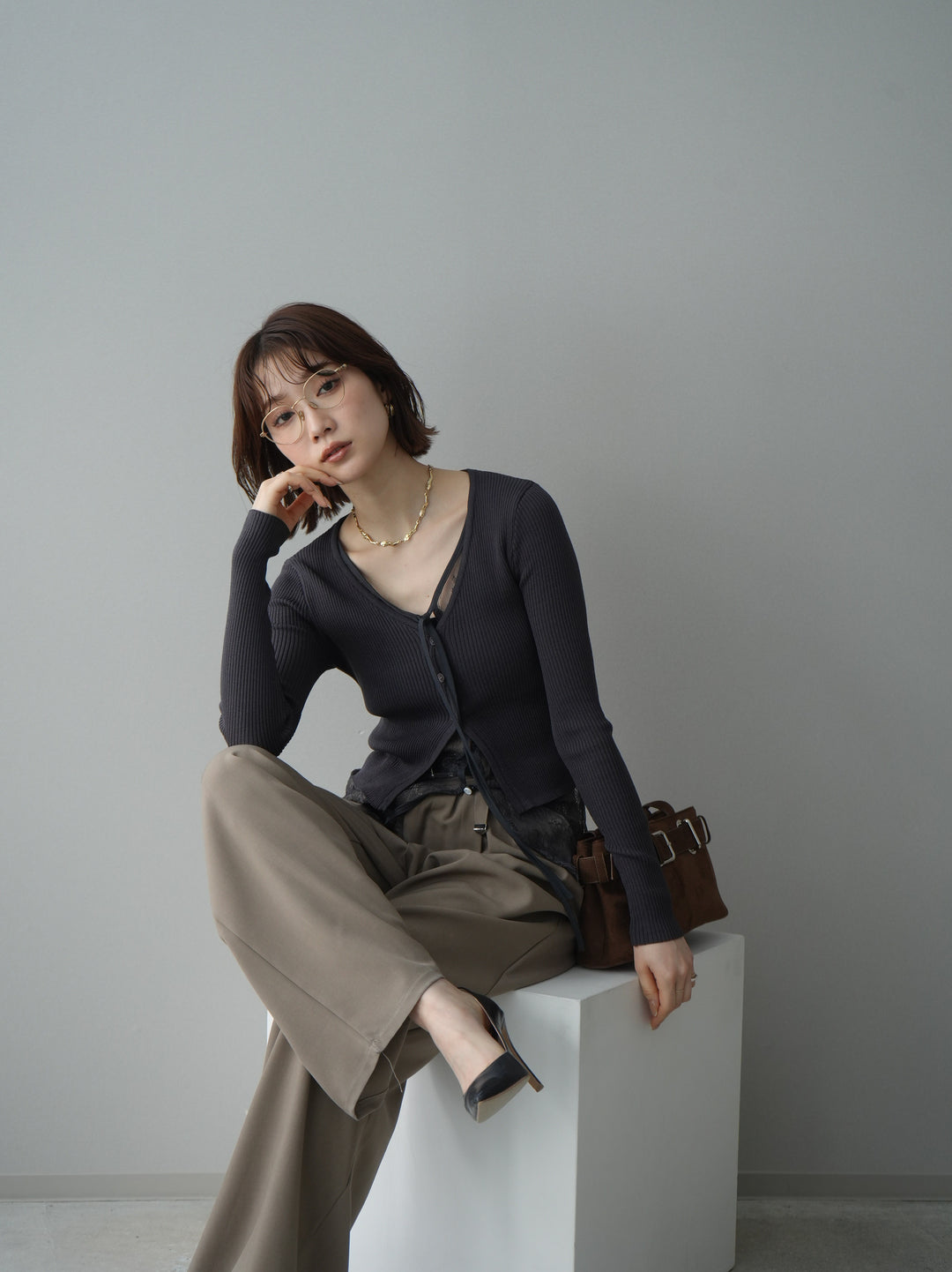 [予約]フロントリボン裾レースリブニットトップス/charcoal