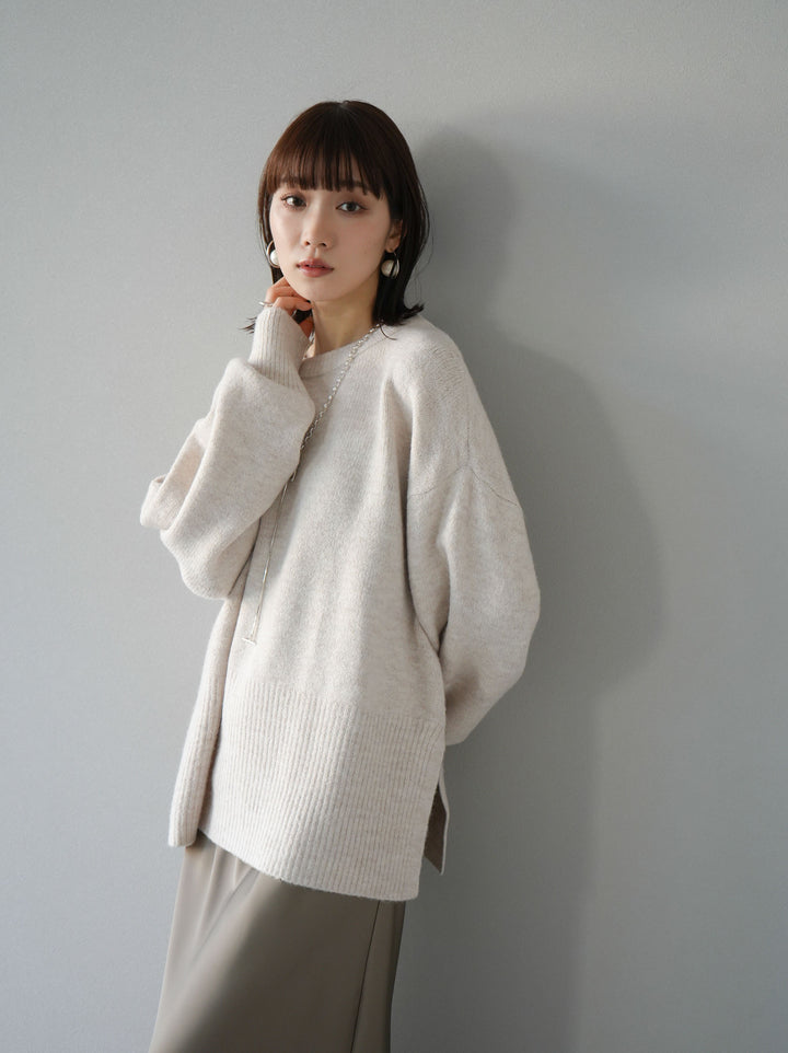 [予約]サイドスリットクルーネックニットプルオーバー/オートミール