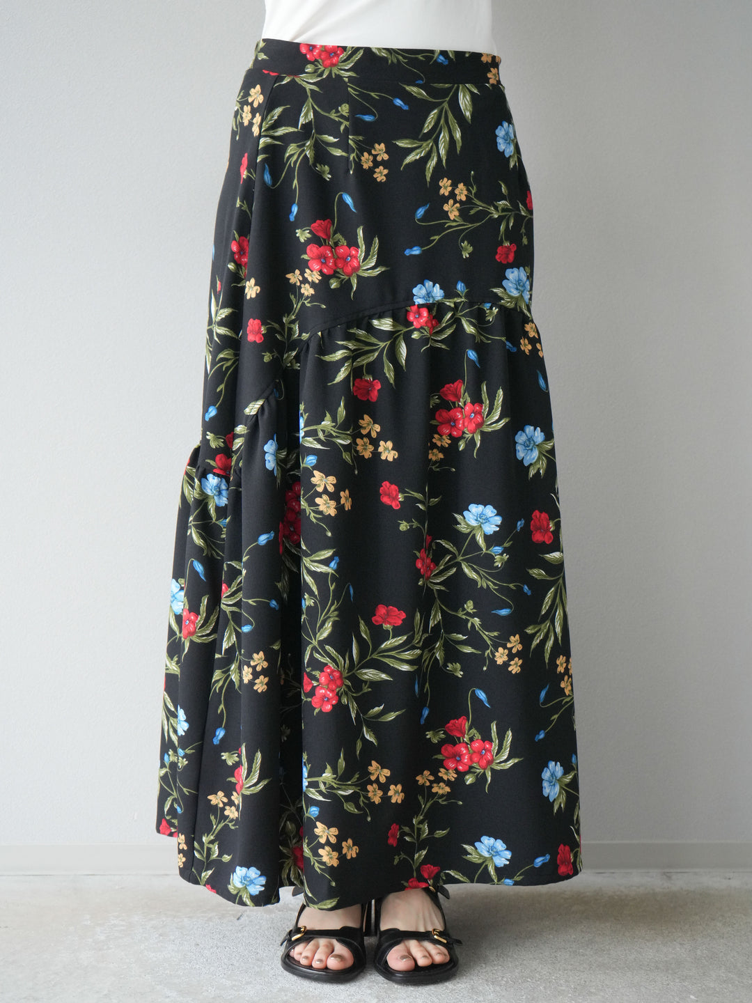 [予約]ボタニカル柄ティアードスカート/ブラック