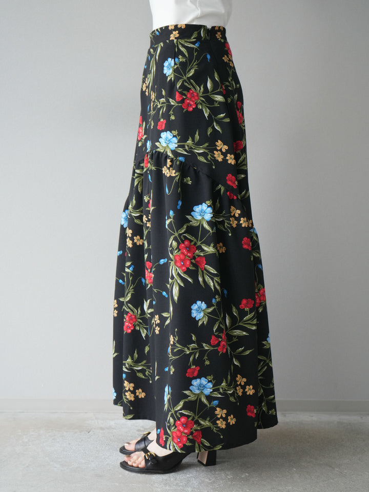 [予約]ボタニカル柄ティアードスカート/ブラック