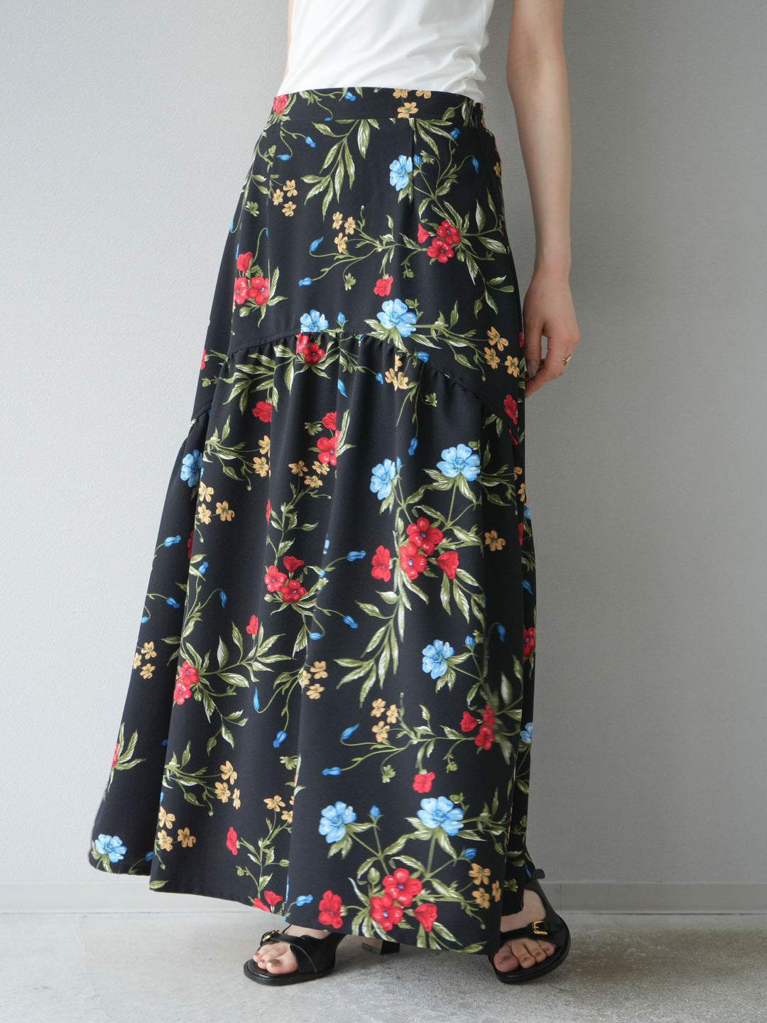 [予約]ボタニカル柄ティアードスカート/ブラック