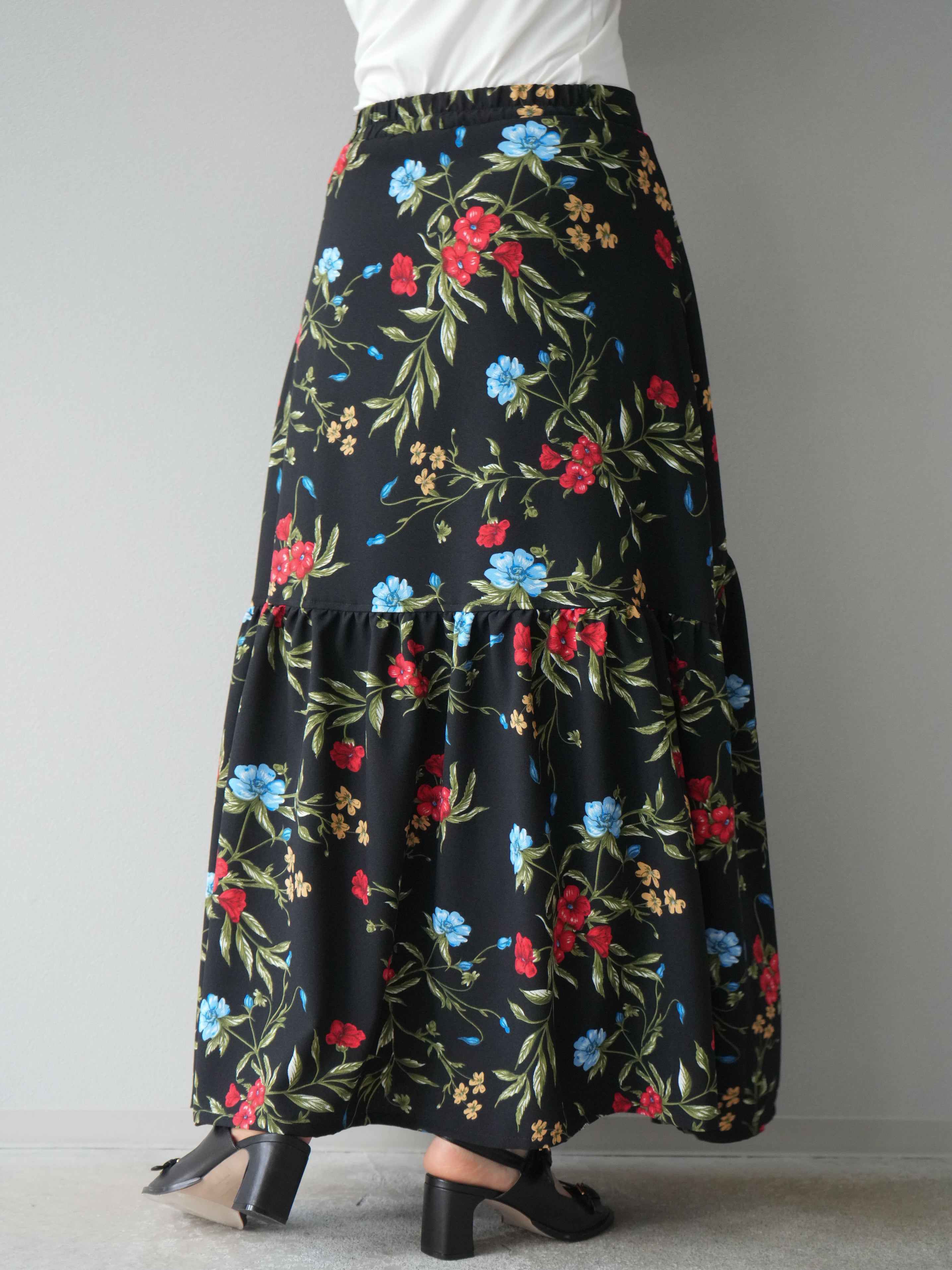 草原の虹のスカート 花柄 ボタニカル ティアード フラワー 草原の虹のスカート 花柄 ボタニカル ティアード フラワー 草原の虹の