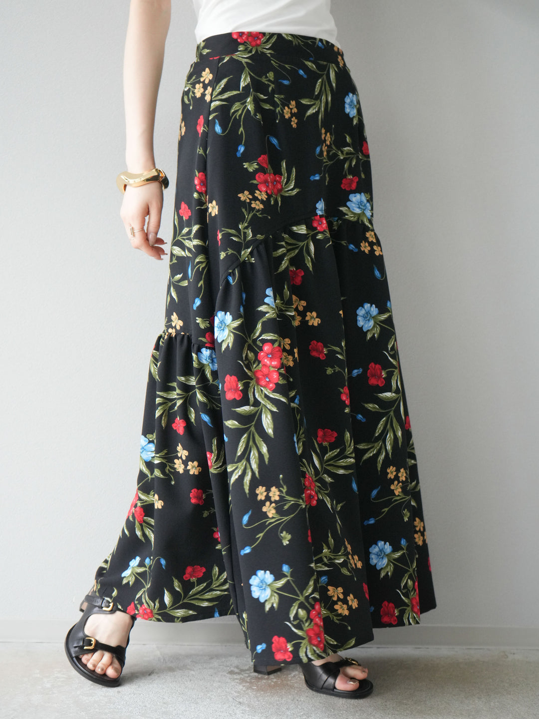 [予約]ボタニカル柄ティアードスカート/ブラック