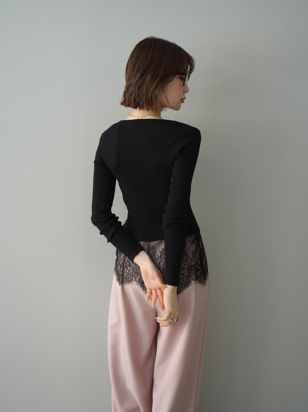 [予約]フロントリボン裾レースリブニットトップス/black