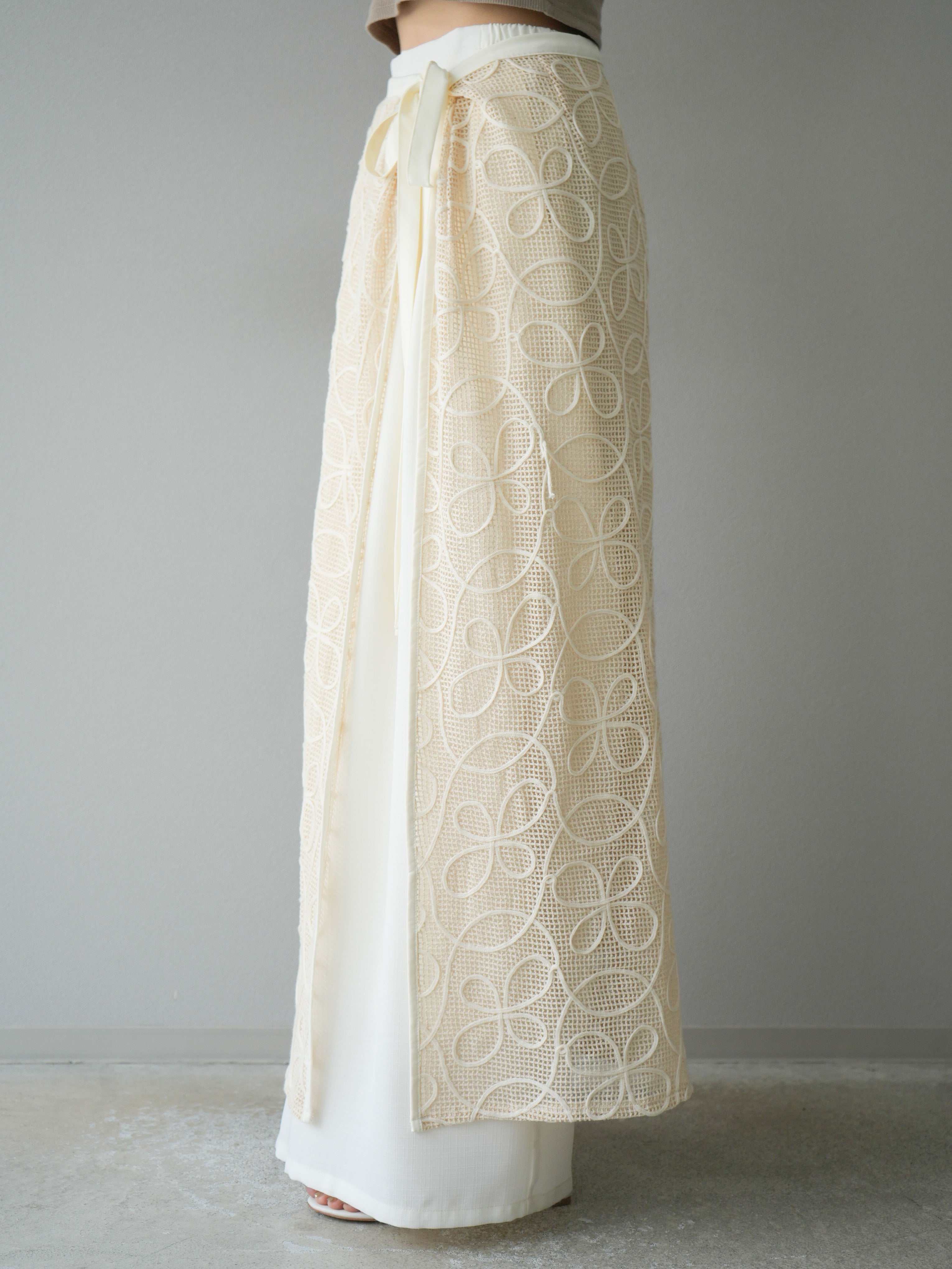 予約]メッシュコード刺繍ラップスカート/アイボリー – Lumier