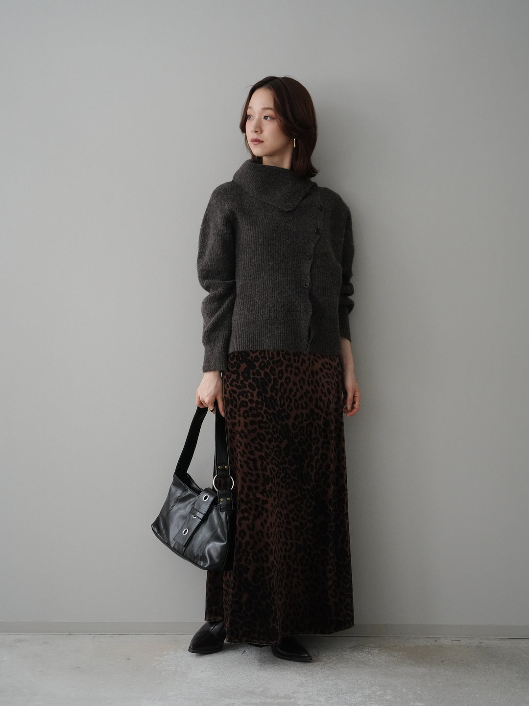 [SET]ハイネックデザインボタンニットカーディガン+レオパードベロアナロースカート(2set)