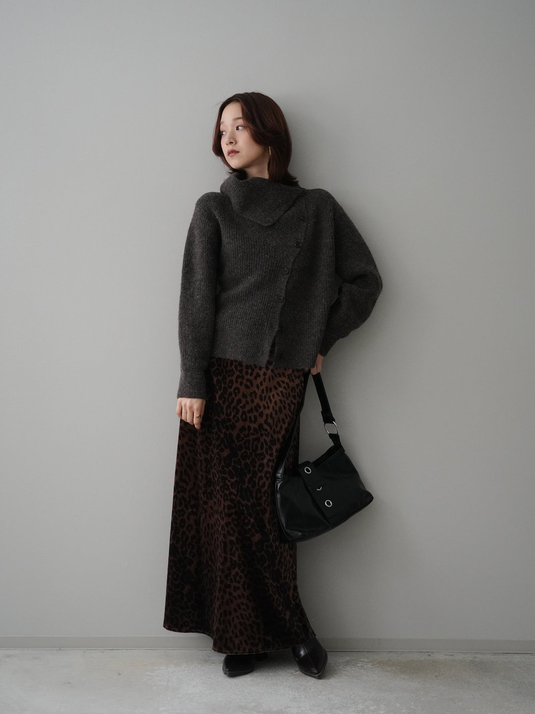 [SET]ハイネックデザインボタンニットカーディガン+レオパードベロアナロースカート(2set)