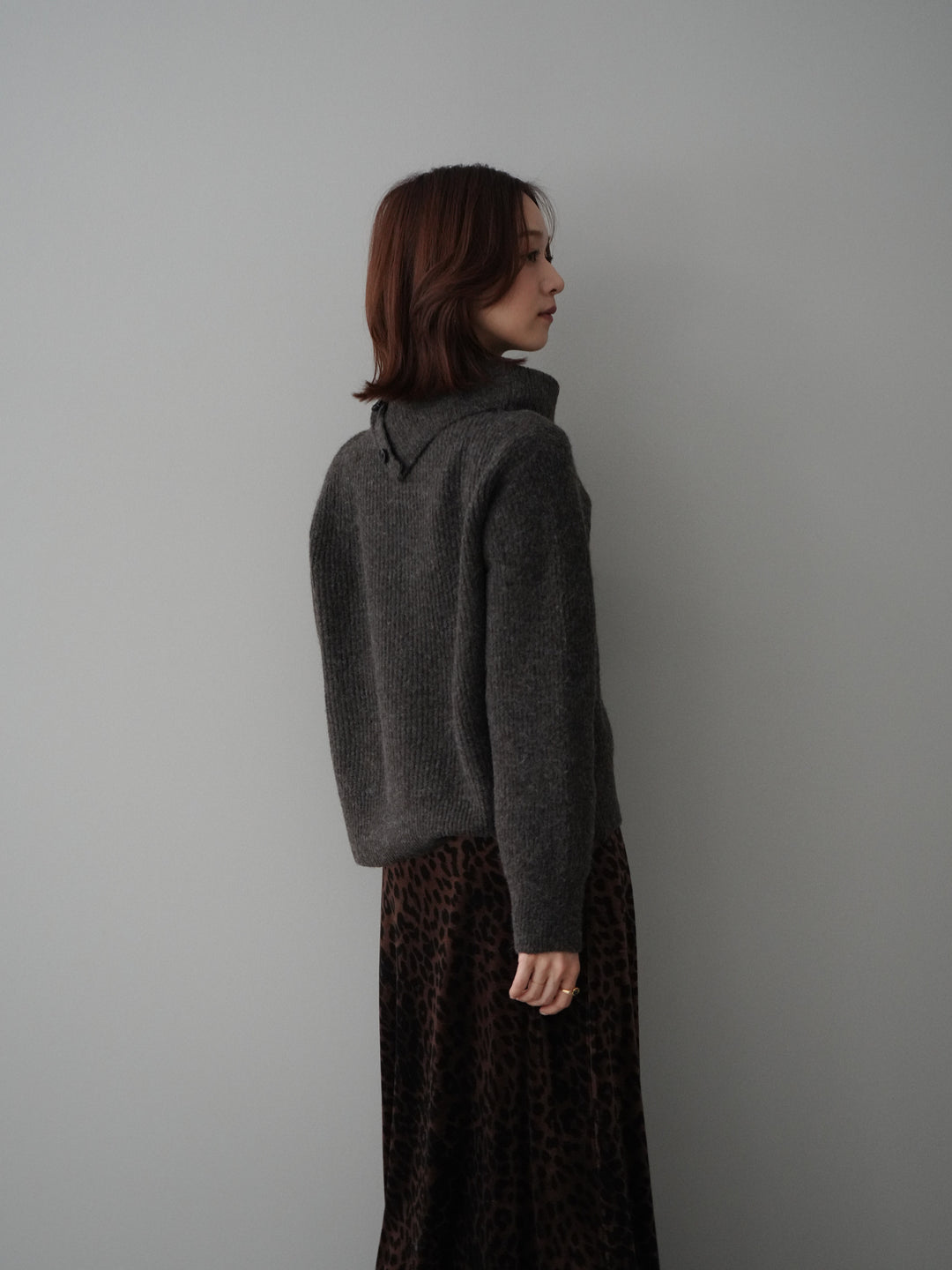 [SET]ハイネックデザインボタンニットカーディガン+レオパードベロアナロースカート(2set)