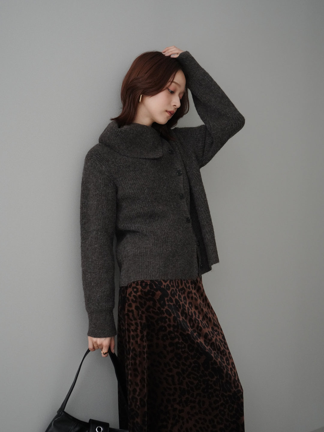 [SET]ハイネックデザインボタンニットカーディガン+レオパードベロアナロースカート(2set)