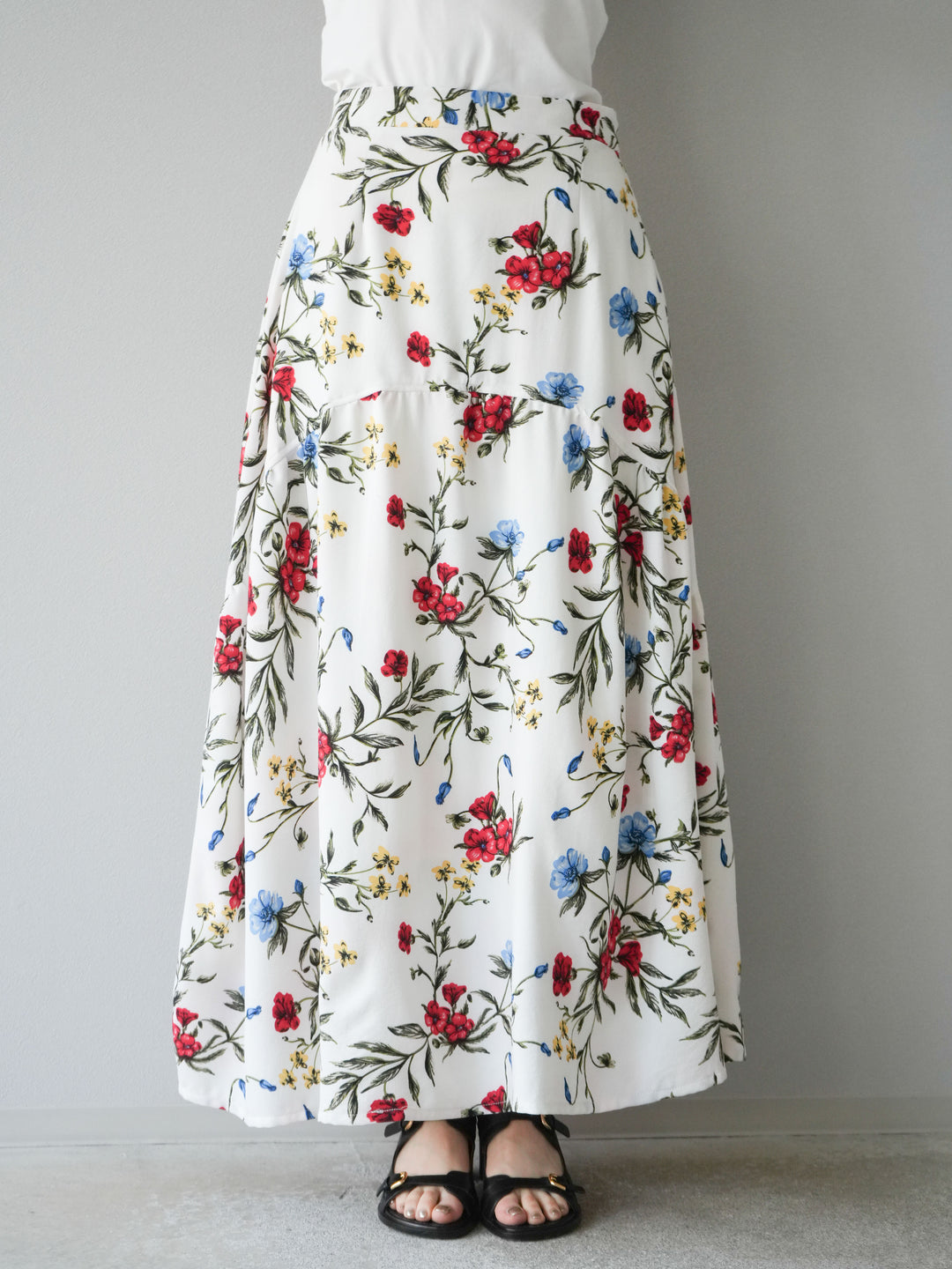 [予約]ボタニカル柄ティアードスカート/オフホワイト