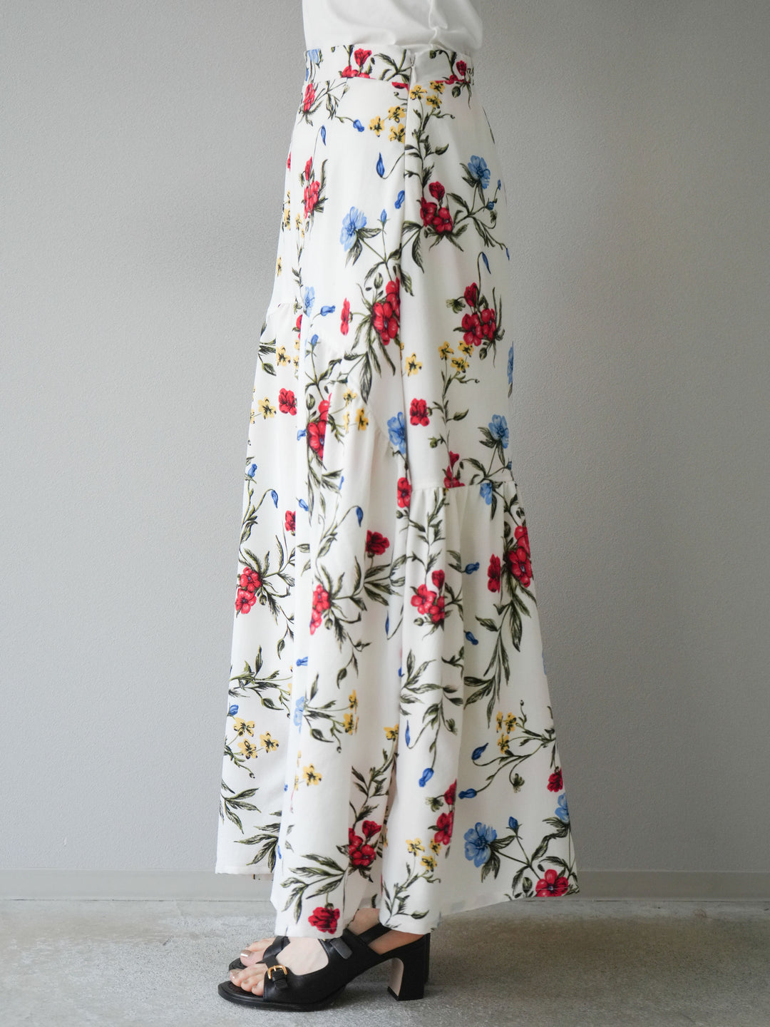 [予約]ボタニカル柄ティアードスカート/オフホワイト