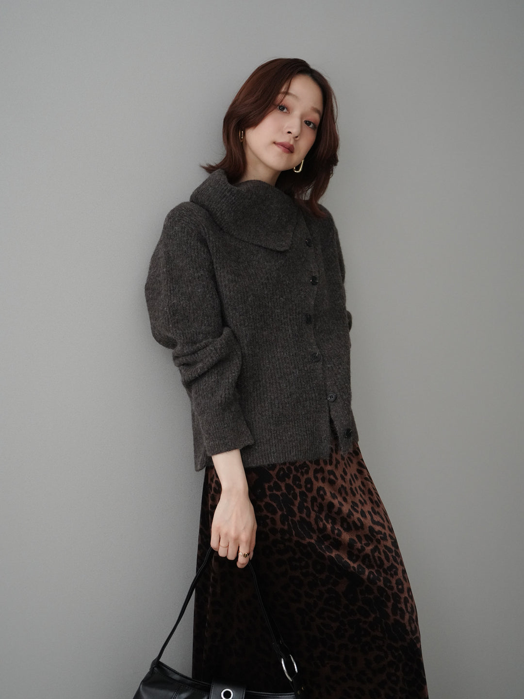 [SET]ハイネックデザインボタンニットカーディガン+レオパードベロアナロースカート(2set)