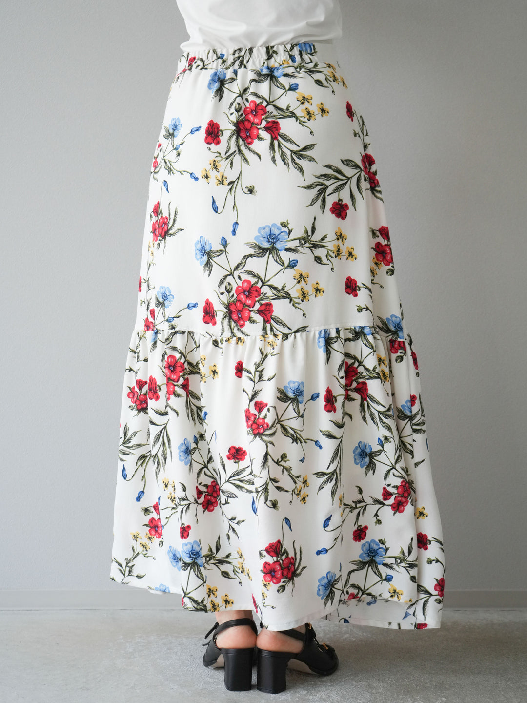 [予約]ボタニカル柄ティアードスカート/オフホワイト