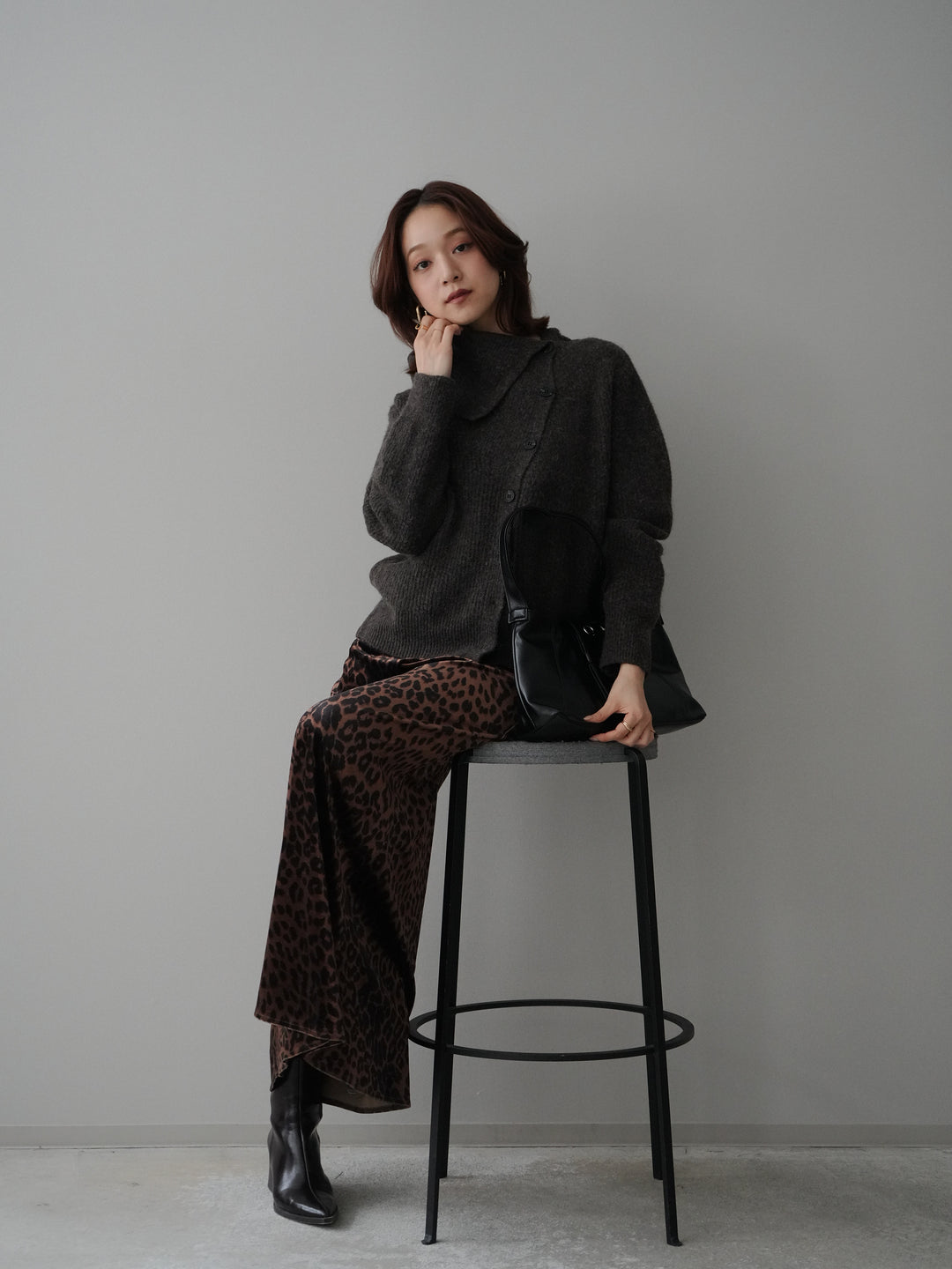 [SET]ハイネックデザインボタンニットカーディガン+レオパードベロアナロースカート(2set)