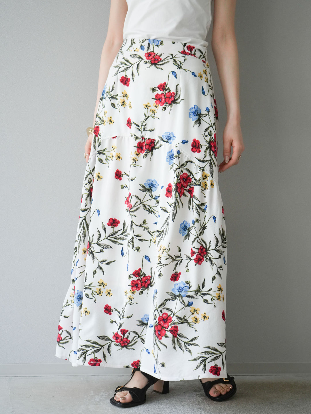 [予約]ボタニカル柄ティアードスカート/オフホワイト