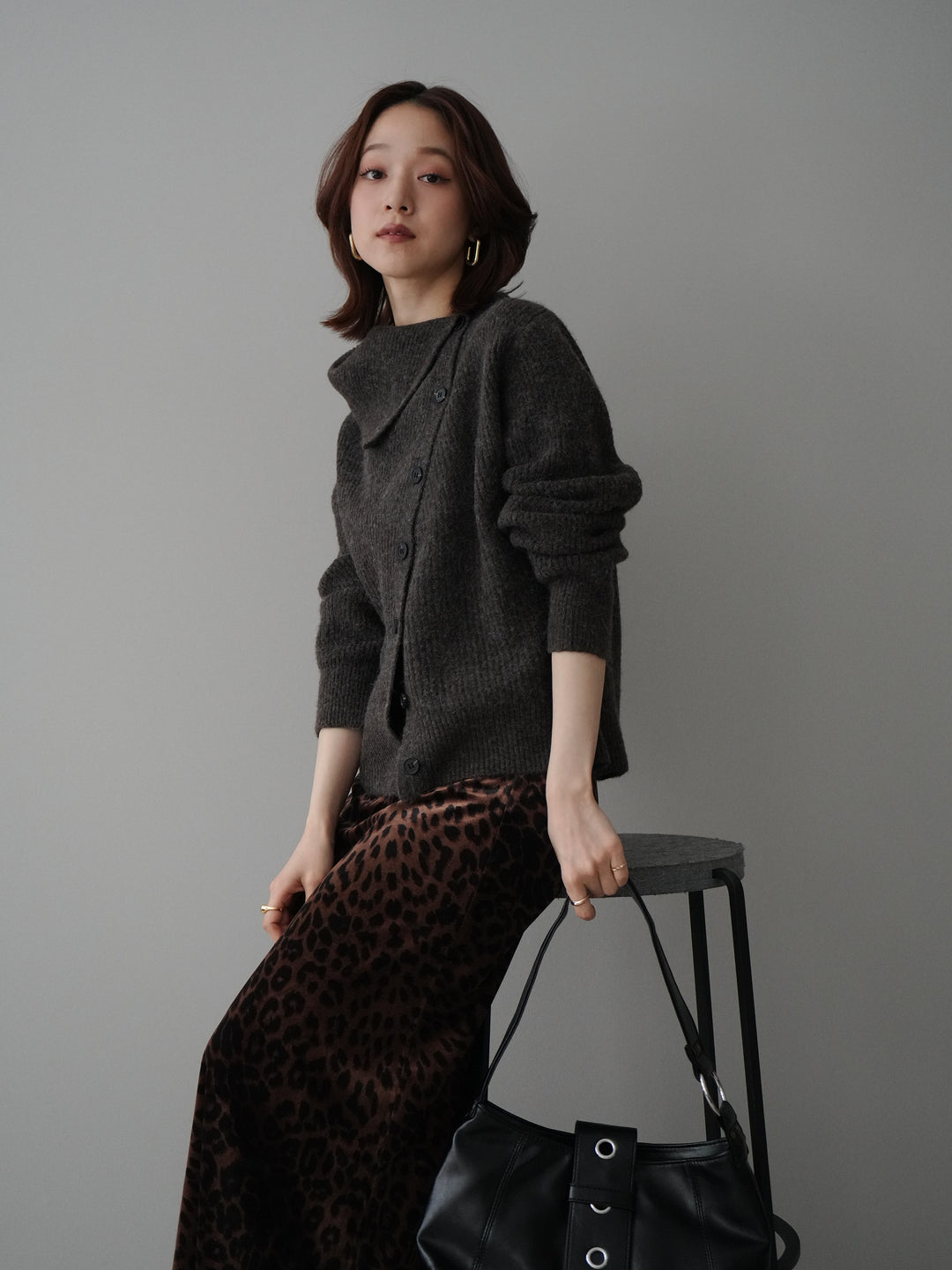 [SET]ハイネックデザインボタンニットカーディガン+レオパードベロアナロースカート(2set)