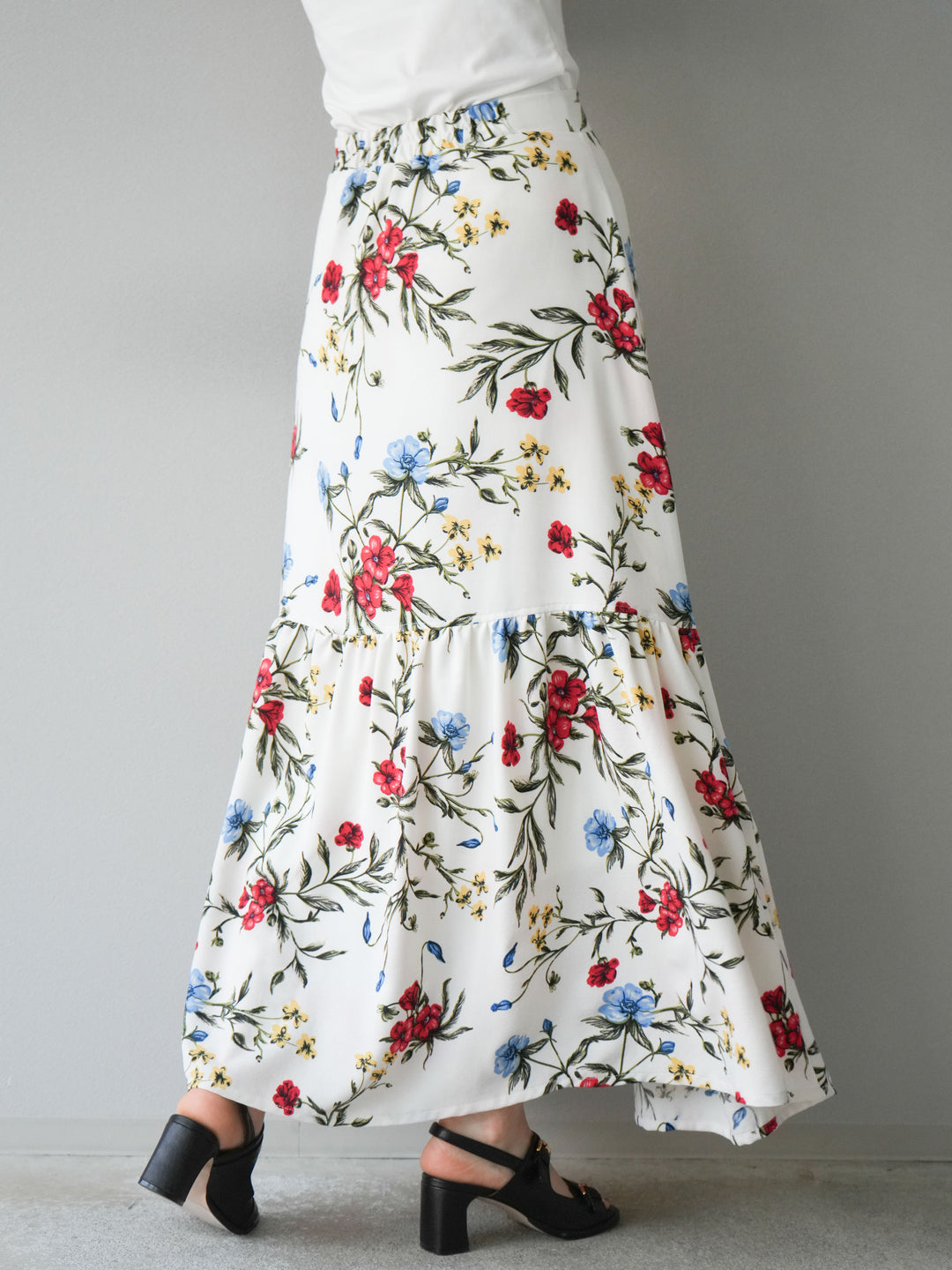 [予約]ボタニカル柄ティアードスカート/オフホワイト