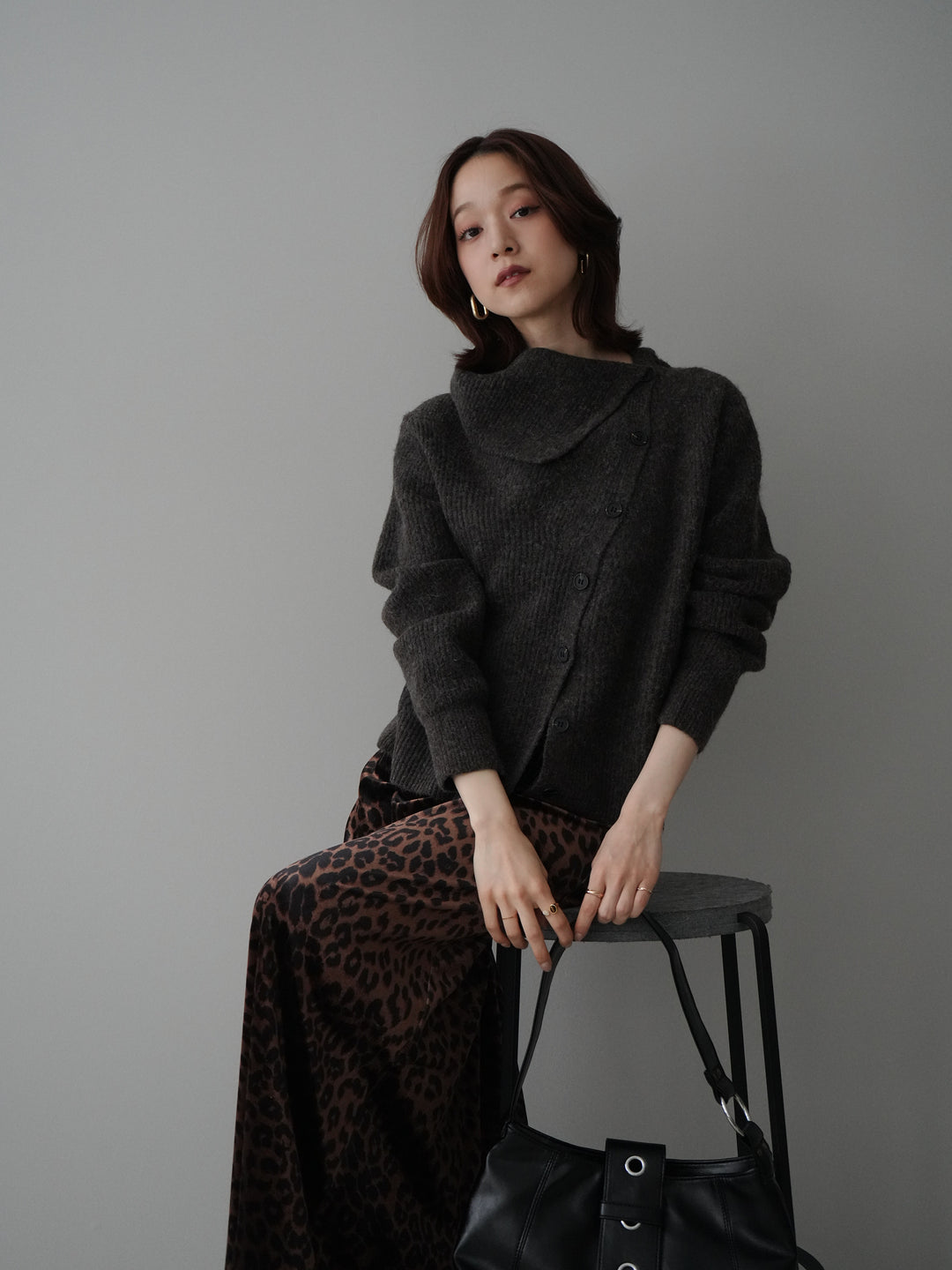 [SET]ハイネックデザインボタンニットカーディガン+レオパードベロアナロースカート(2set)